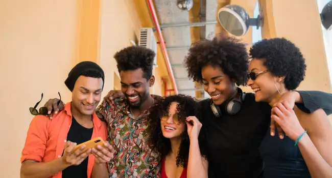 10 Growth Marketing Experiments You Can Run This Year - Micro-Influencer Partnership Campaigns